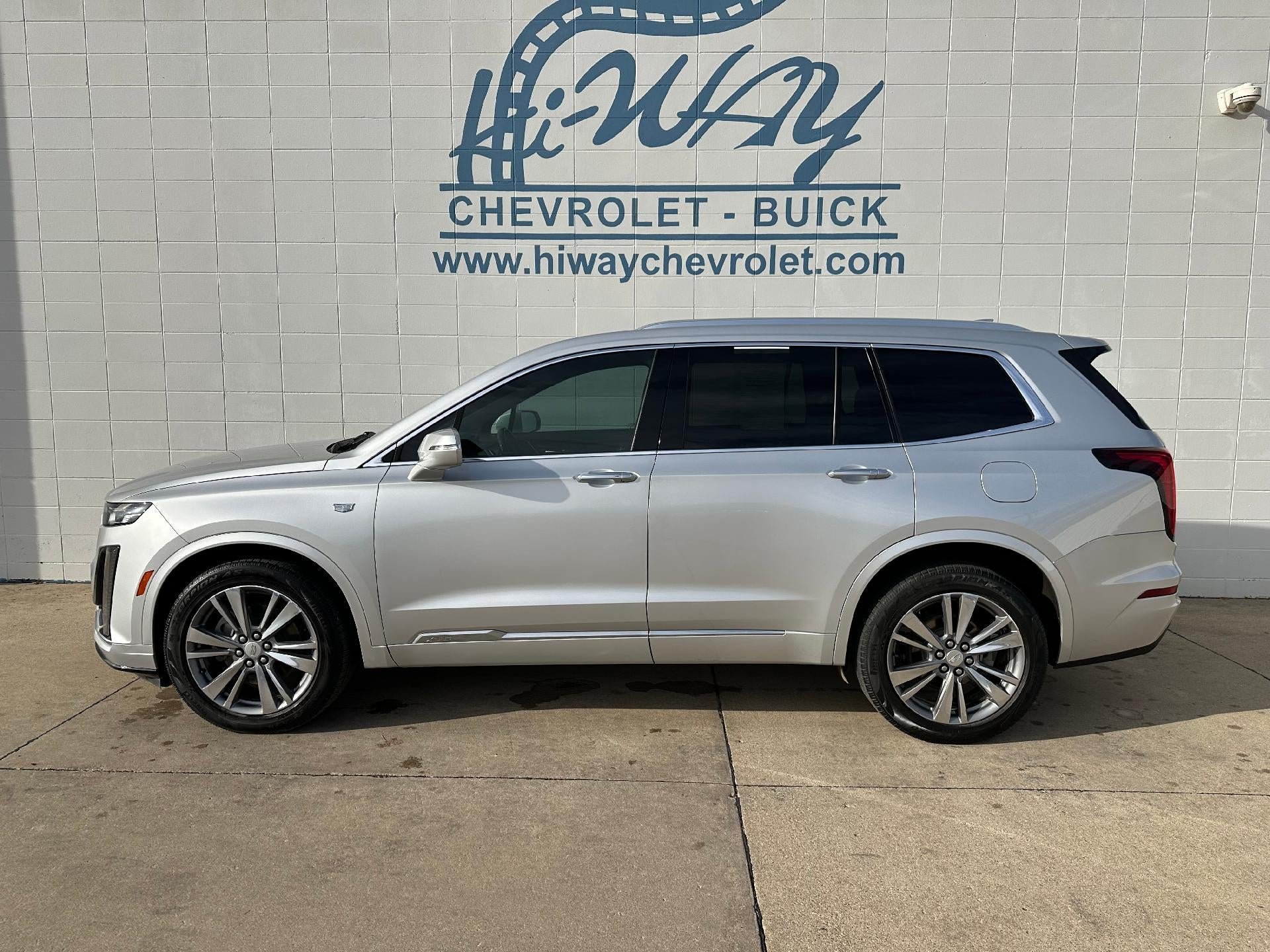2020 Cadillac XT6 AWD Premium Luxury in Radiant Silver Metallic — front three-quarter view