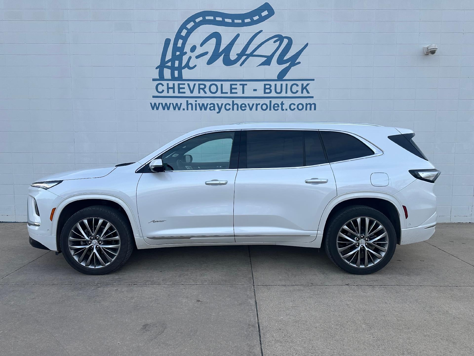 2025 Buick Enclave Avenir in White Frost Tricoat — front three-quarter view